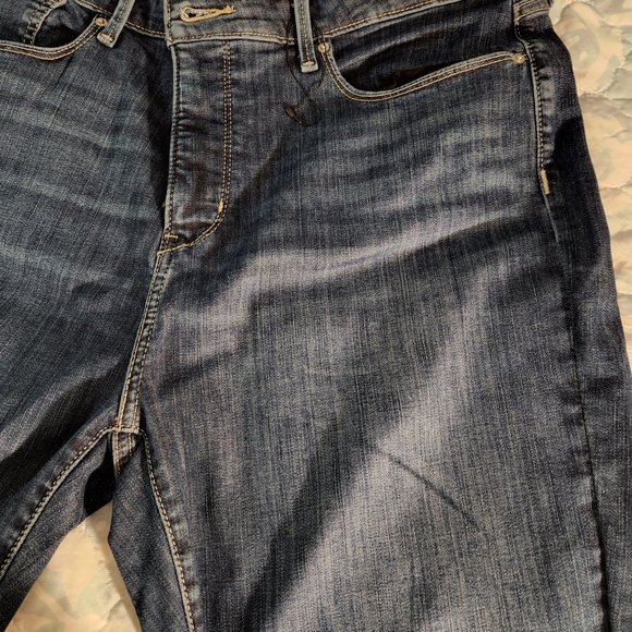 NWT.. Women's Levis Signature Super skinny, shaping jeans - Picture 4 of 12